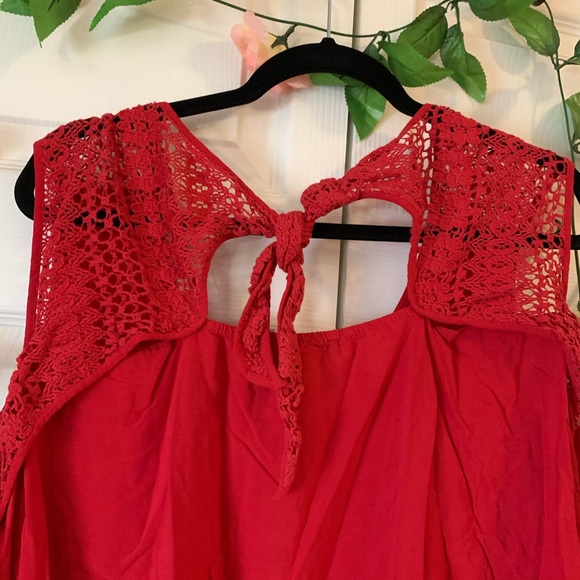 Red Sleeveless Crochet Back Top - Picture 4 of 4